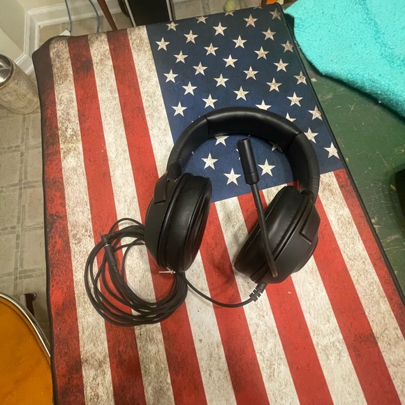 Full Set PC Custom PC Monitor Keyboard And Headset - Picture 12 of 15